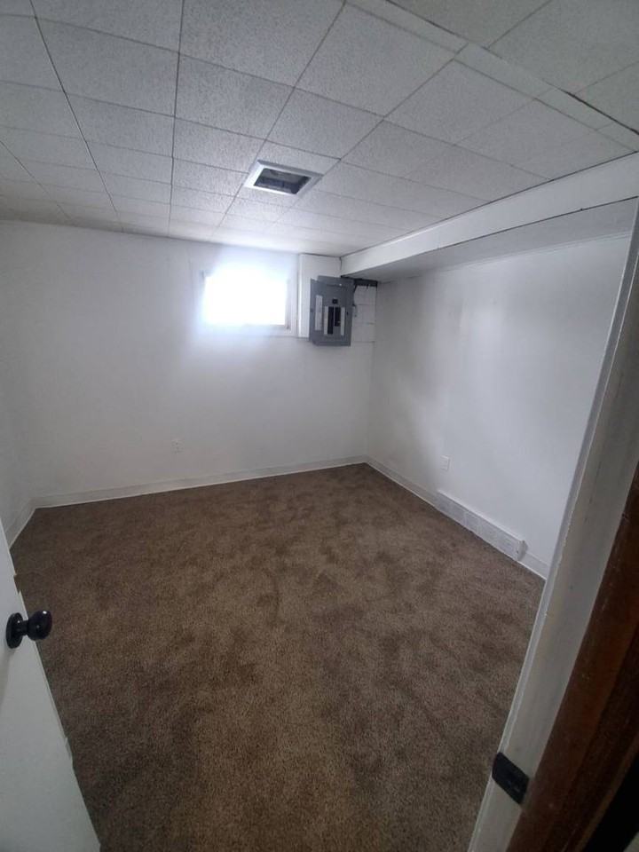 20632 Woodstock Ave - Photo 3 of 29