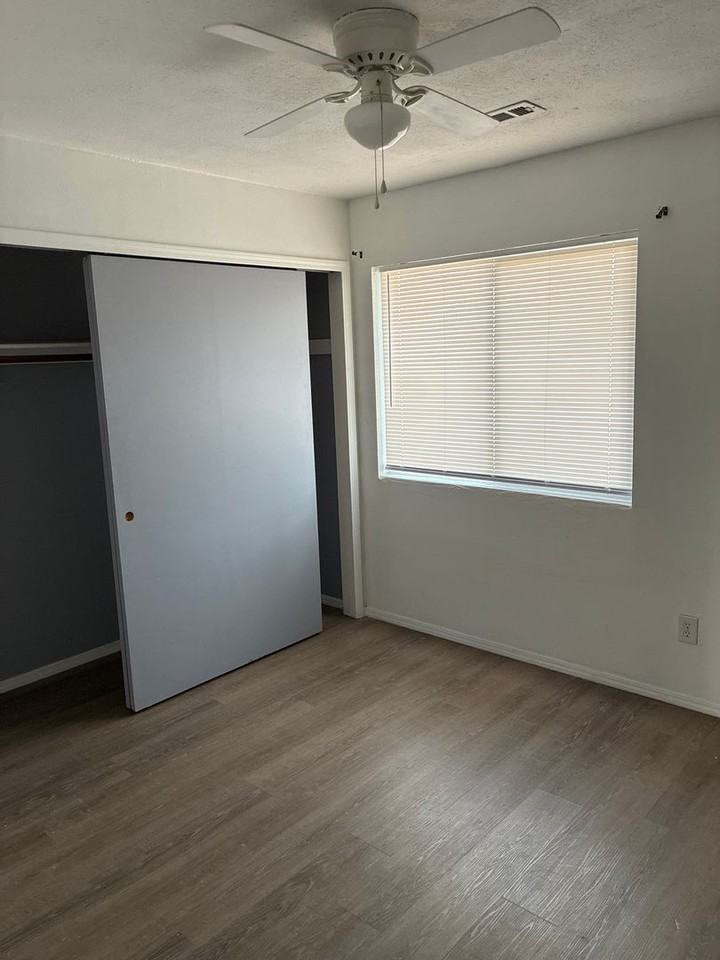 8108 Eddy Ave Ne - Photo 6 of 11