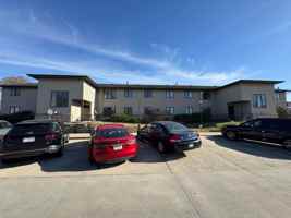 featured image of 422 E 7th St