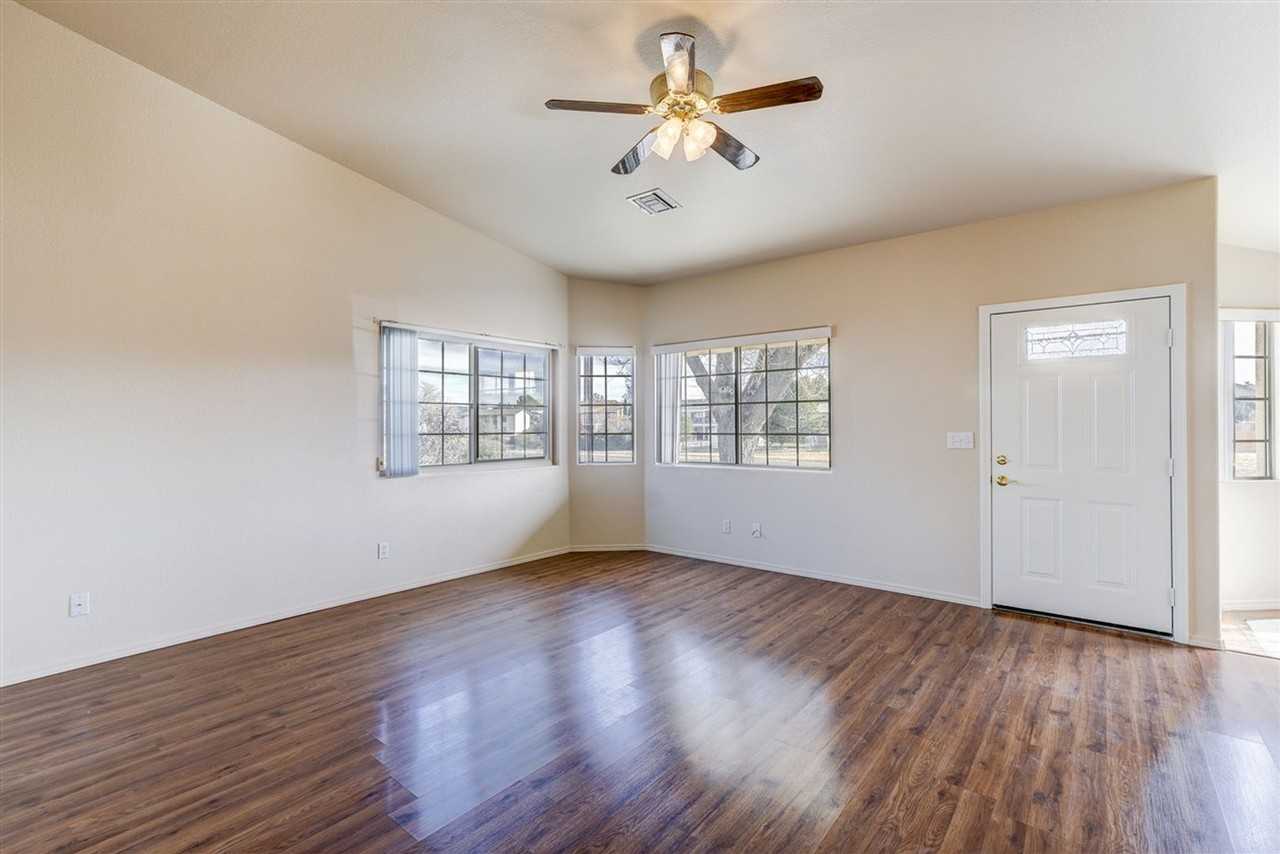 4150 N Viewpoint Dr - Photo 4 of 39