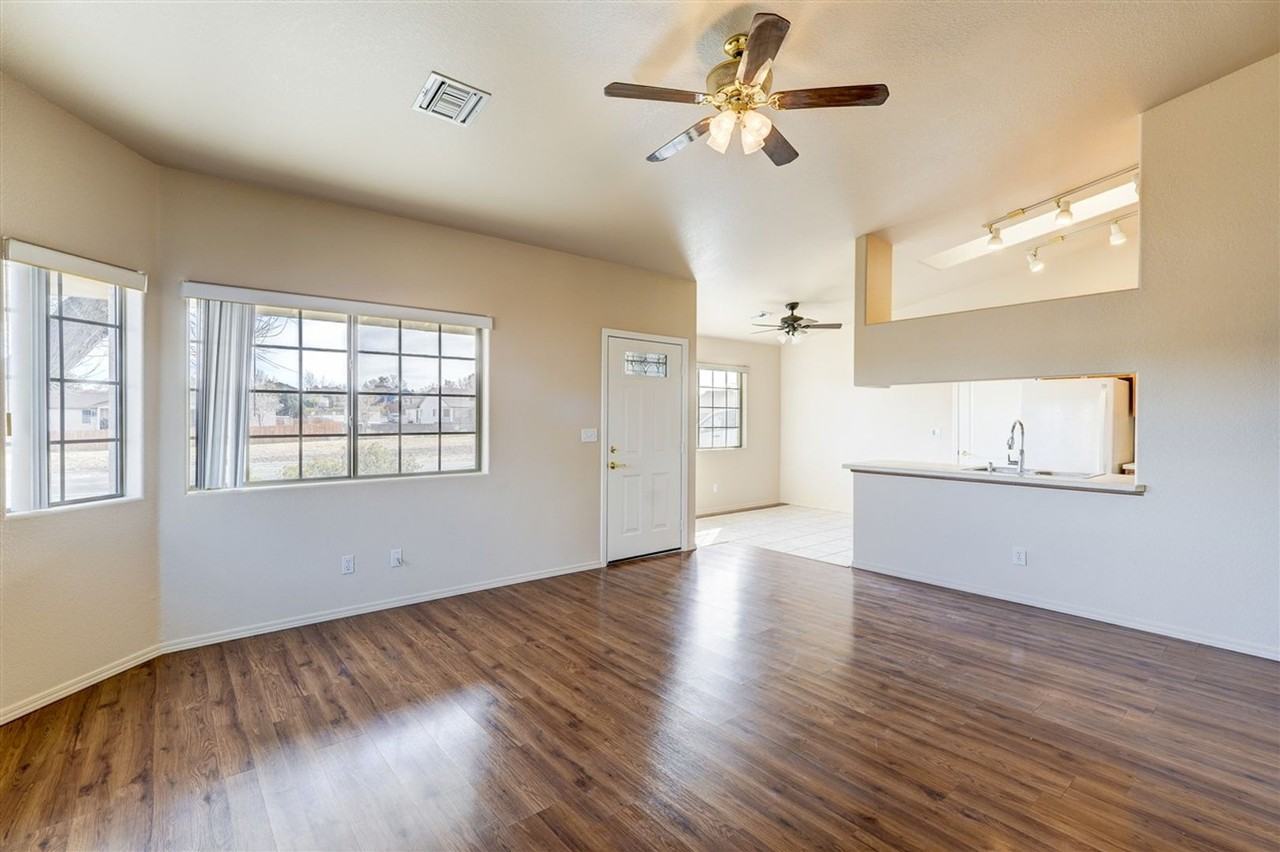 4150 N Viewpoint Dr - Photo 6 of 39