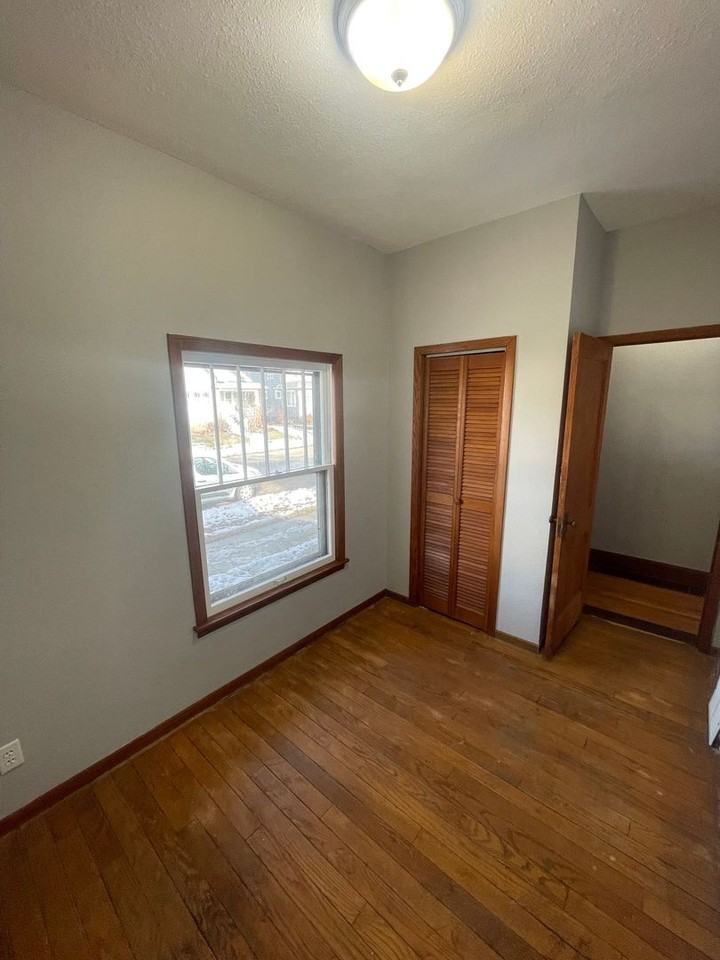 1117 Wolff St - Photo 2 of 9