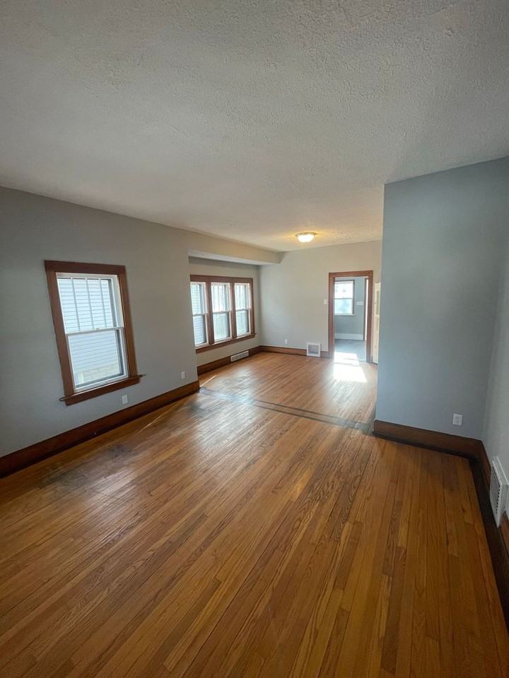 1117 Wolff St - Photo 3 of 9