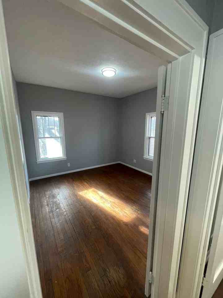 1117 Wolff St - Photo 6 of 9