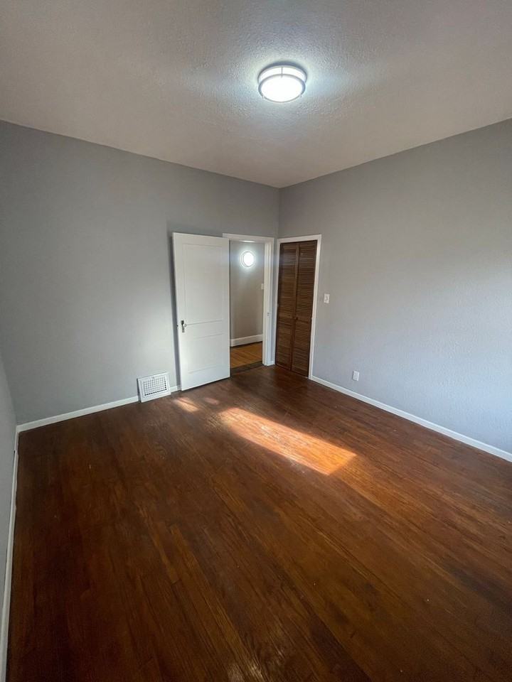 1117 Wolff St - Photo 7 of 9