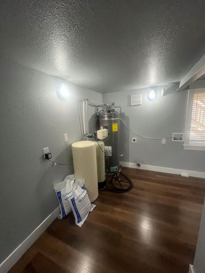 695 Passover Rd - Photo 5 of 32