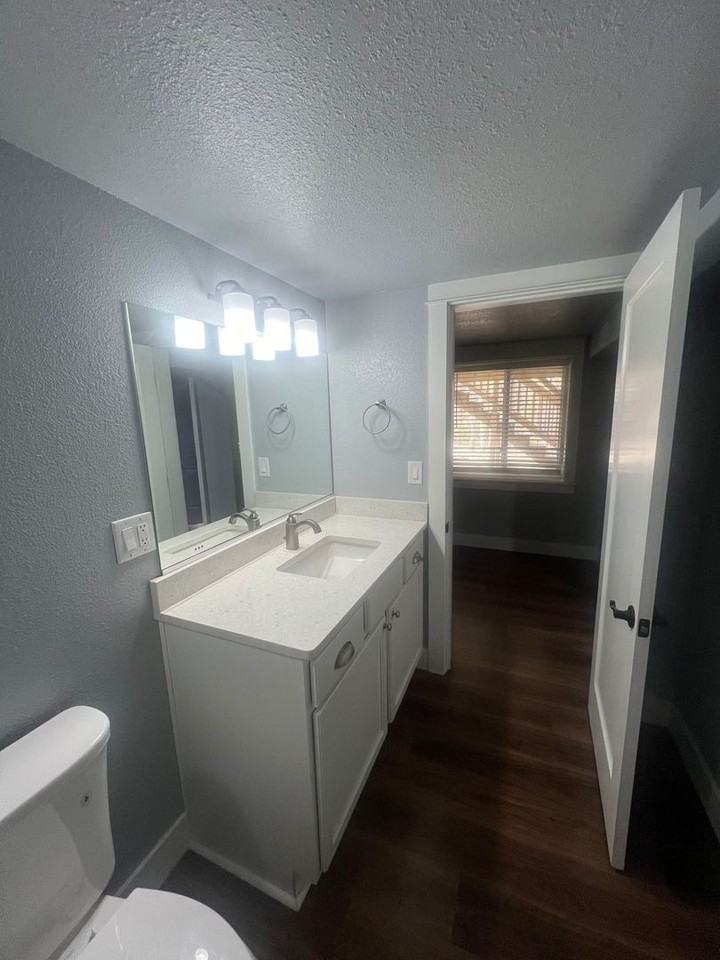 695 Passover Rd - Photo 6 of 32