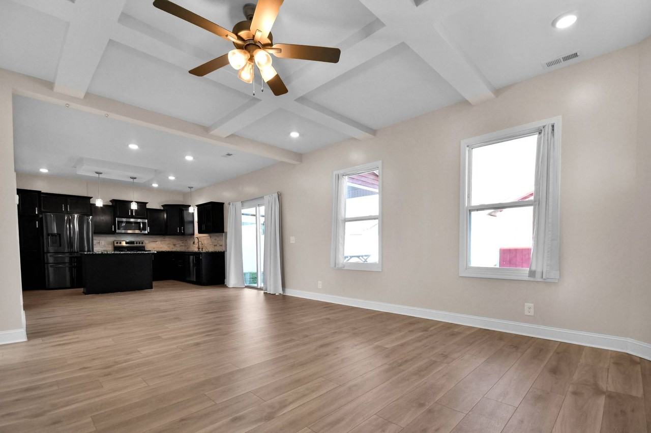 225 King Rd - Photo 5 of 20