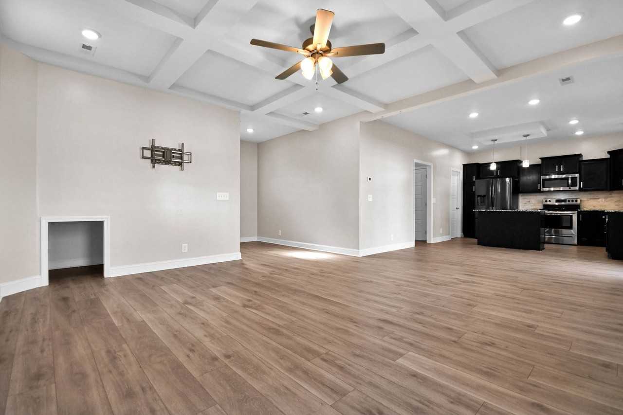 225 King Rd - Photo 6 of 20