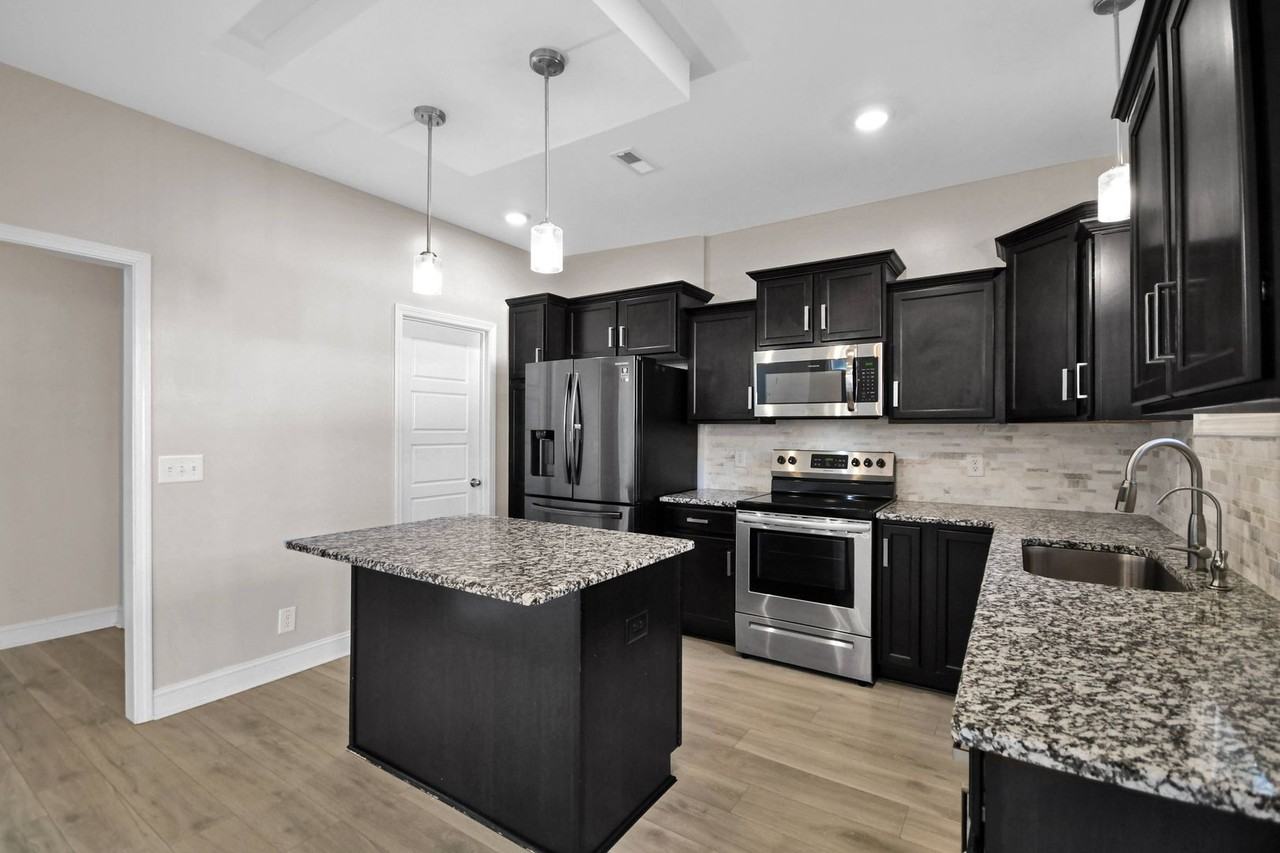 225 King Rd - Photo 7 of 20