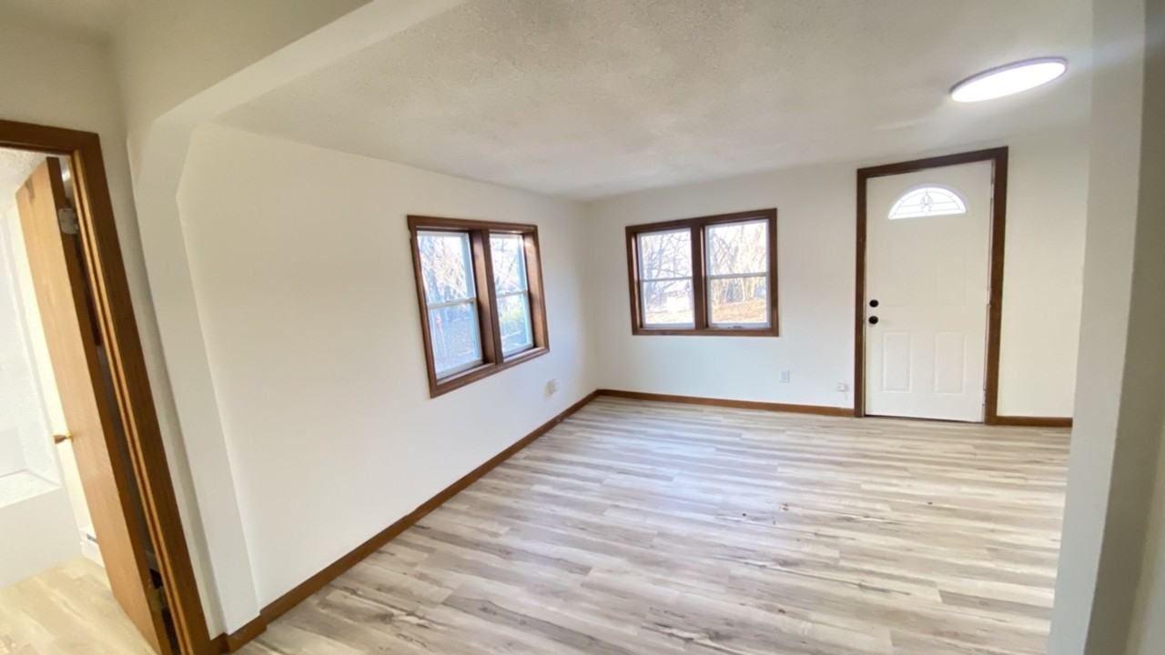 7755 Woodland Rd - Photo 4 of 14