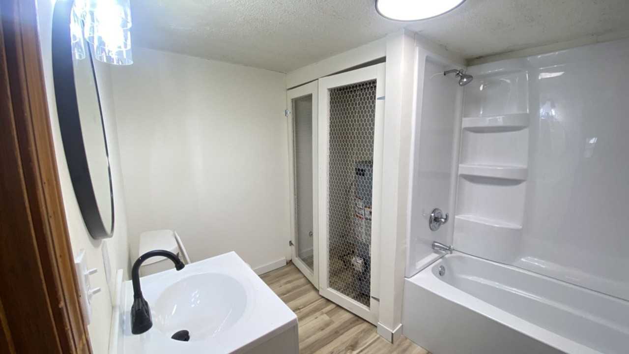 7755 Woodland Rd - Photo 5 of 14