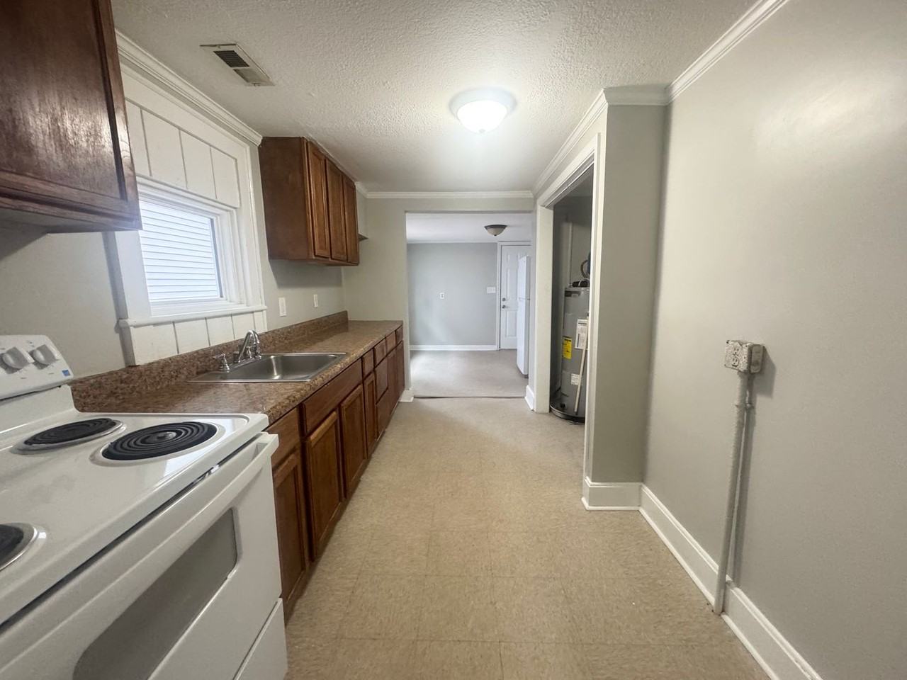307 W Cypress St - Photo 2 of 10