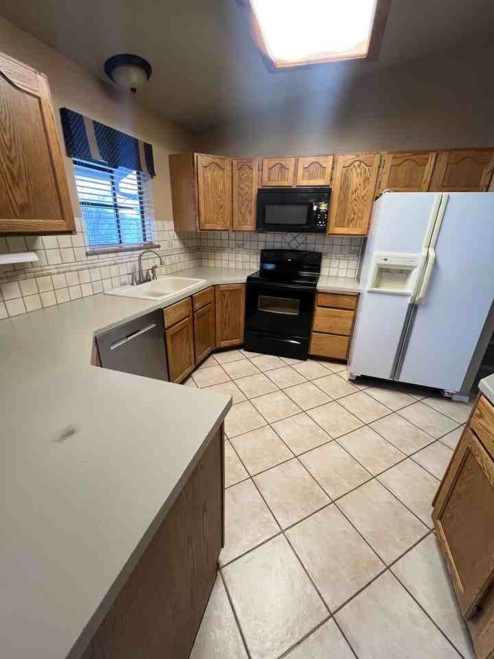 1727 Delmar St - Photo 4 of 12