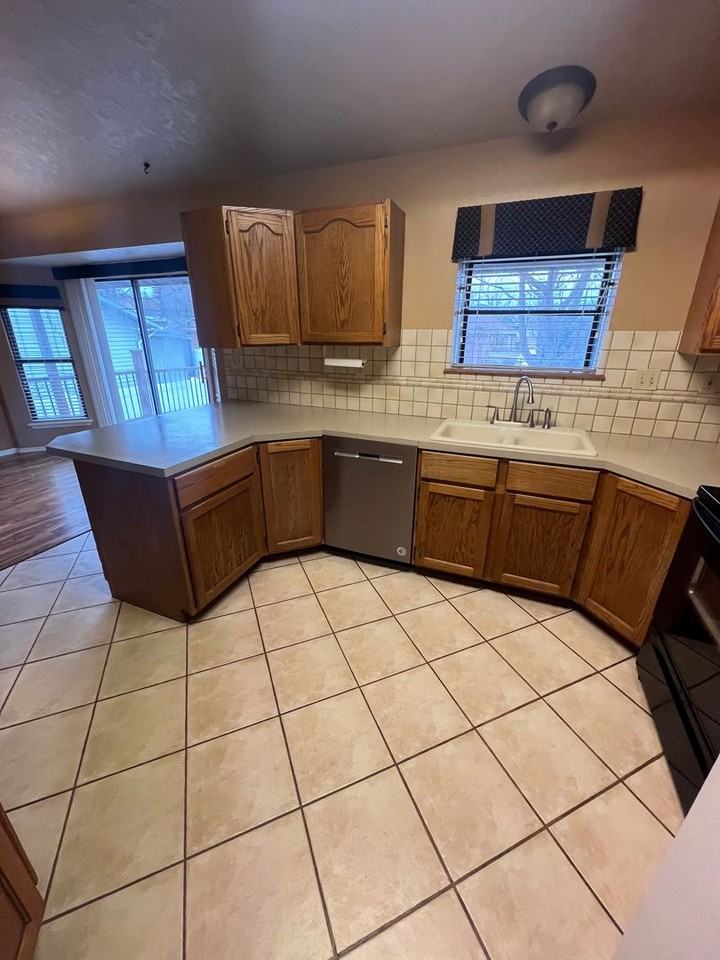 1727 Delmar St - Photo 5 of 12