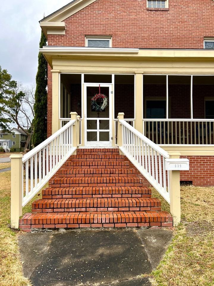 639 E Main St - Photo 2 of 26