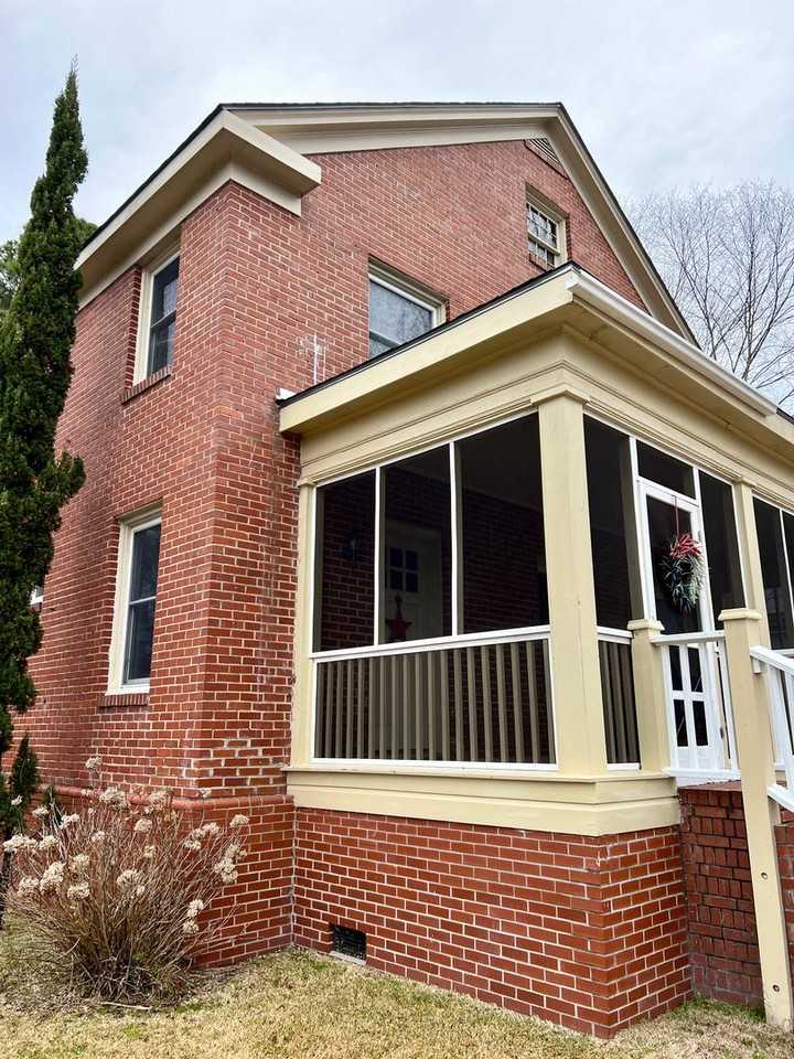 639 E Main St - Photo 3 of 26