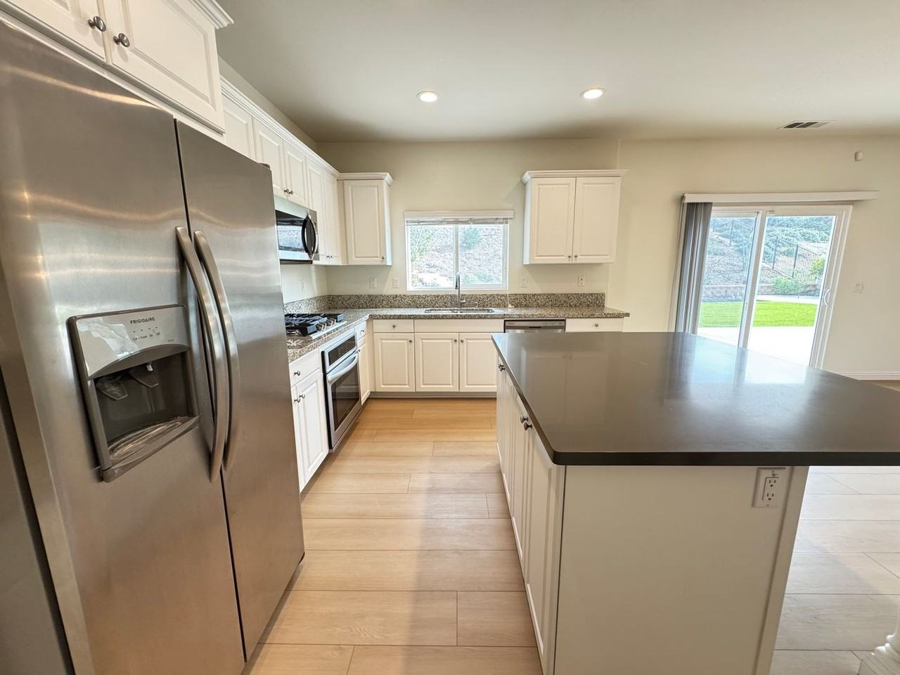 20455 Canaan Cir - Photo 4 of 37