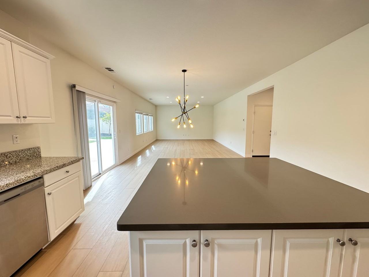 20455 Canaan Cir - Photo 5 of 37