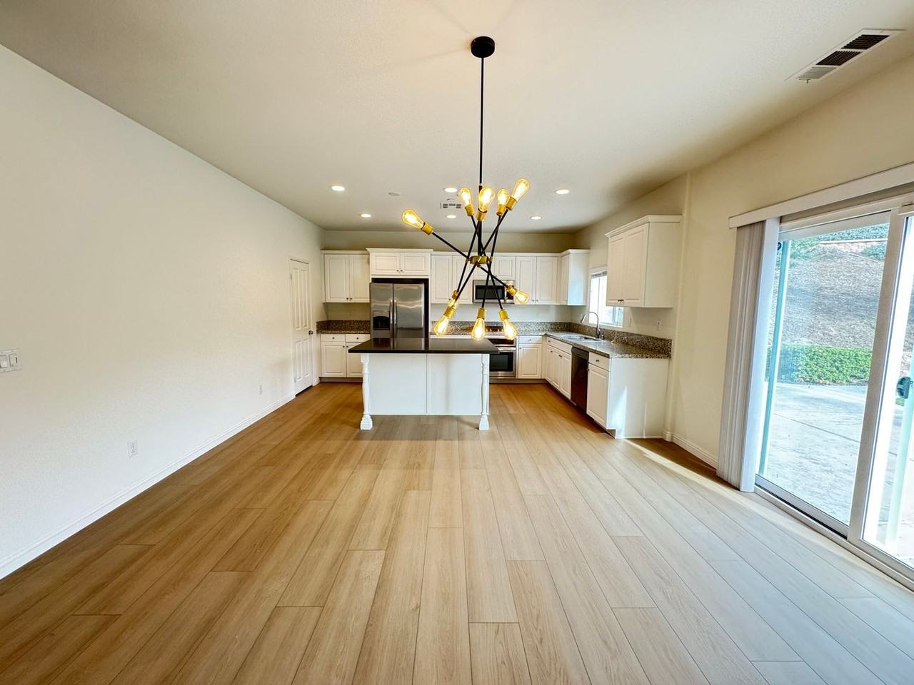 20455 Canaan Cir - Photo 6 of 37