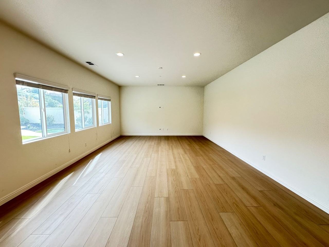 20455 Canaan Cir - Photo 7 of 37