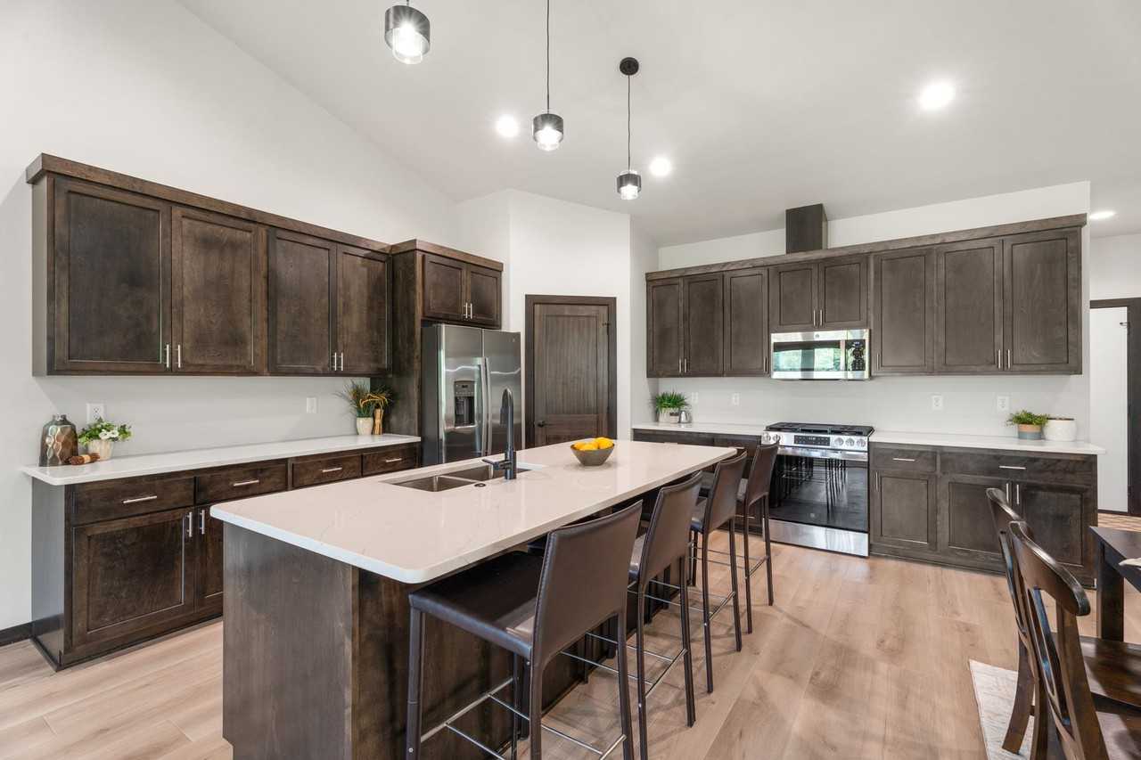 1115 S Foss Ave - Photo 5 of 28