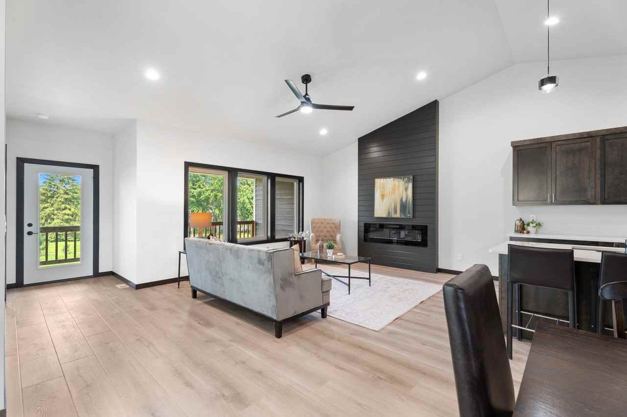 1115 S Foss Ave - Photo 7 of 28