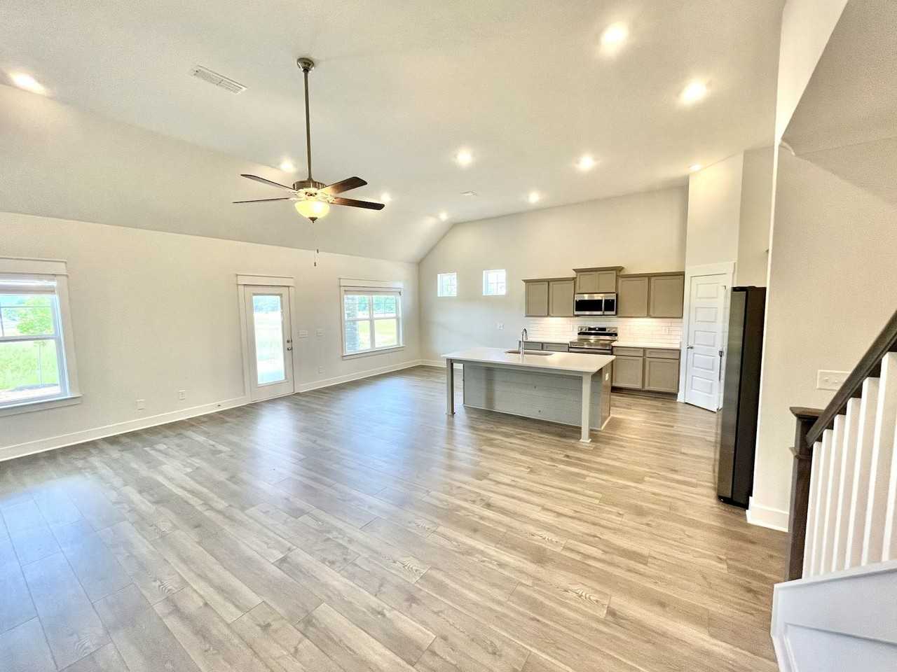 2633 Unitas Dr - Photo 7 of 28