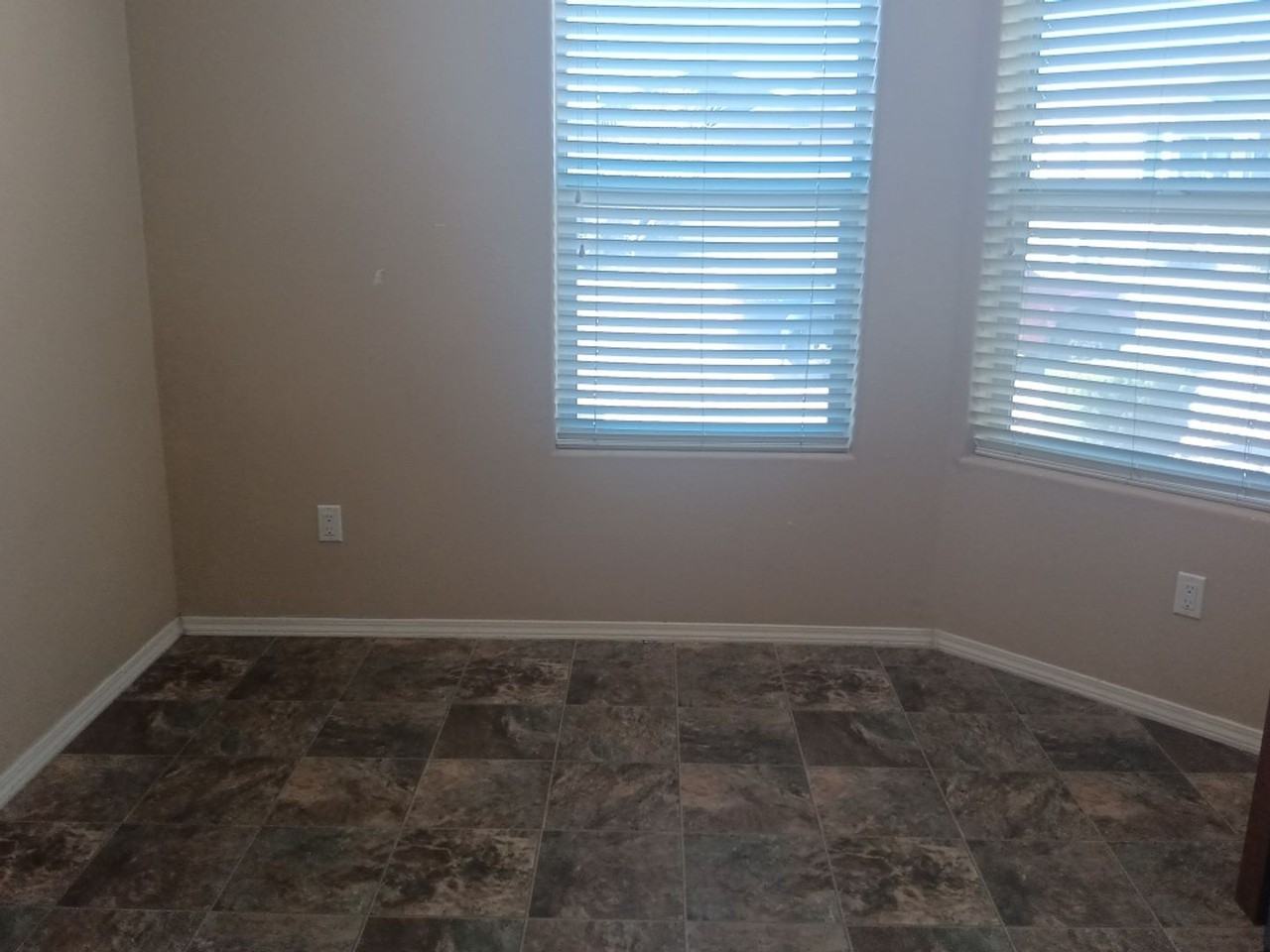 11008 Escensia St Nw - Photo 4 of 12