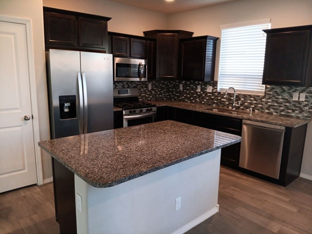 1170 Grace St Ne - Photo 4 of 21