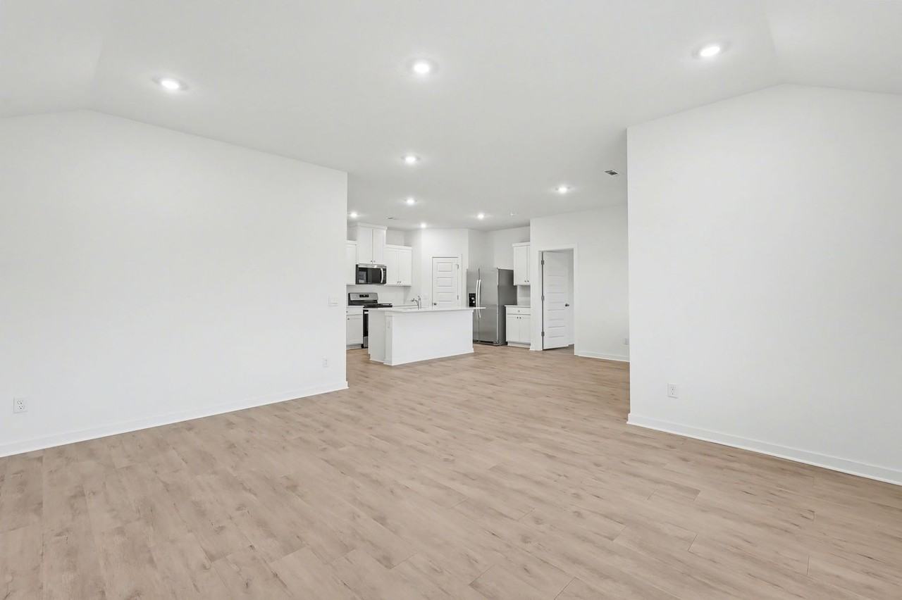 526 Colorado St - Photo 3 of 19