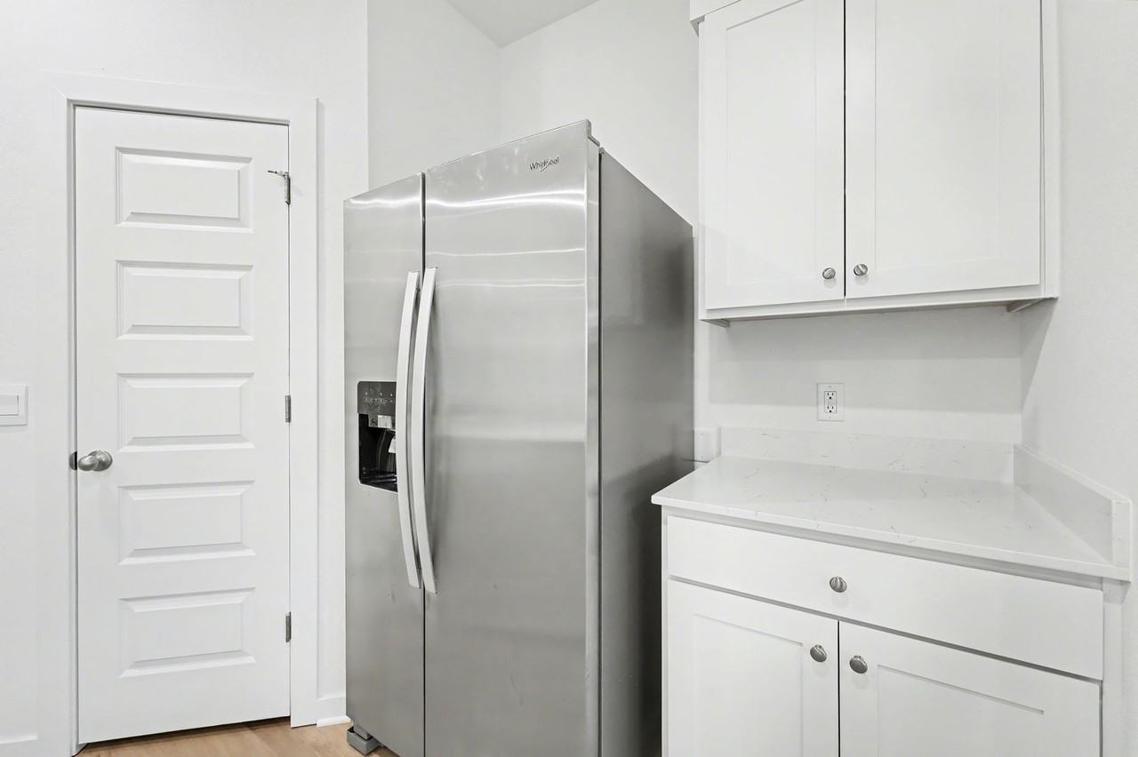 526 Colorado St - Photo 5 of 19