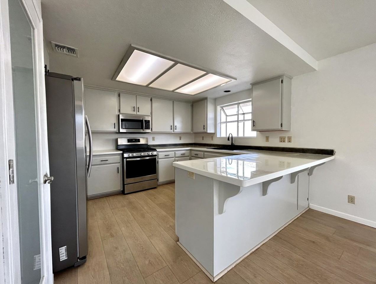 7451 Goleta Ave - Photo 4 of 34