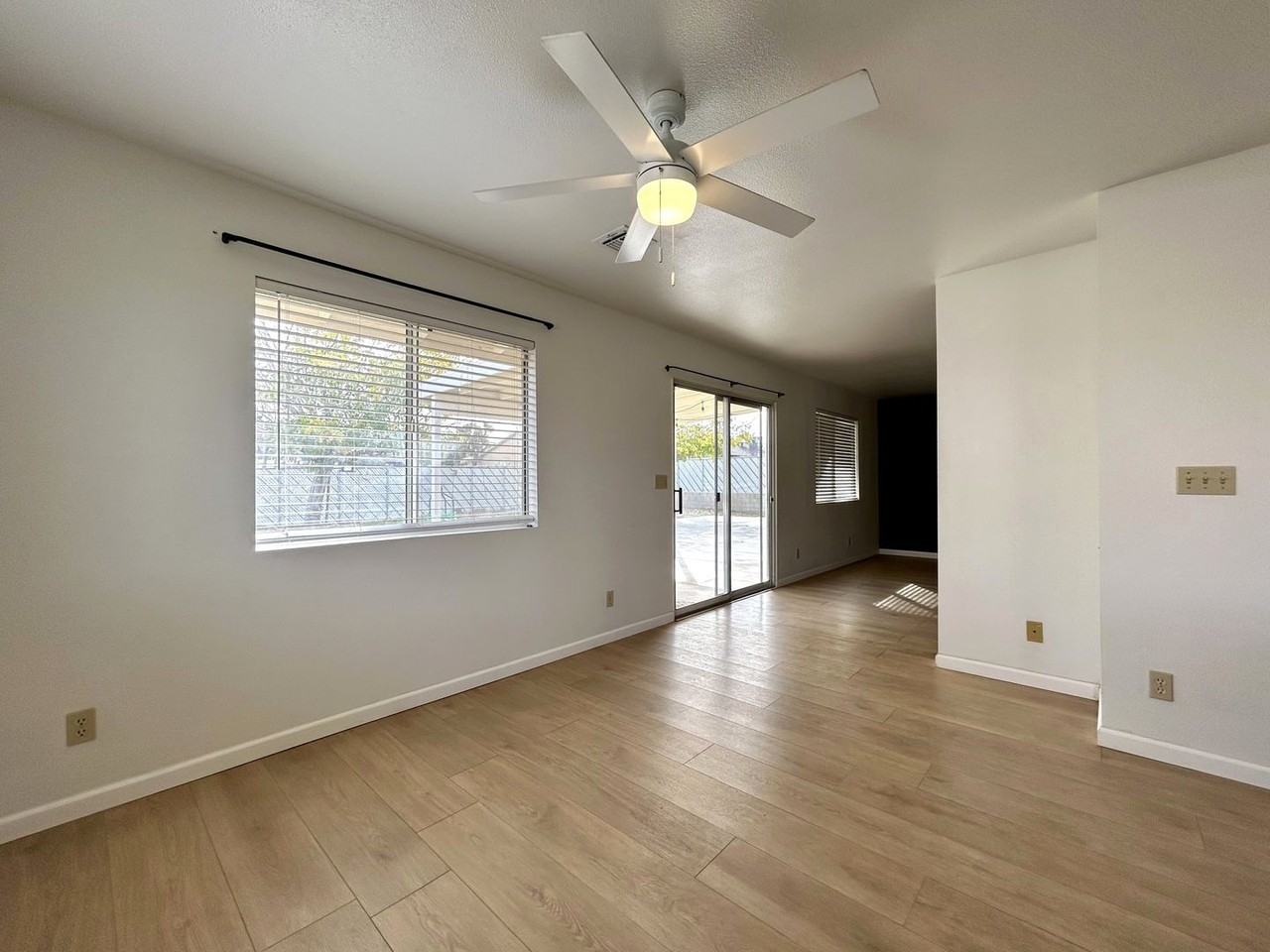 7451 Goleta Ave - Photo 5 of 34