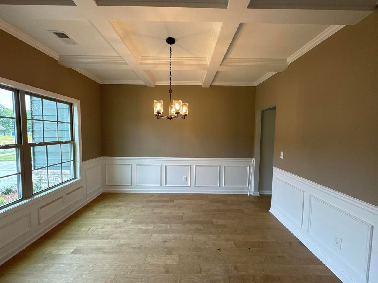 1125 Southall Ln - Photo 2 of 28