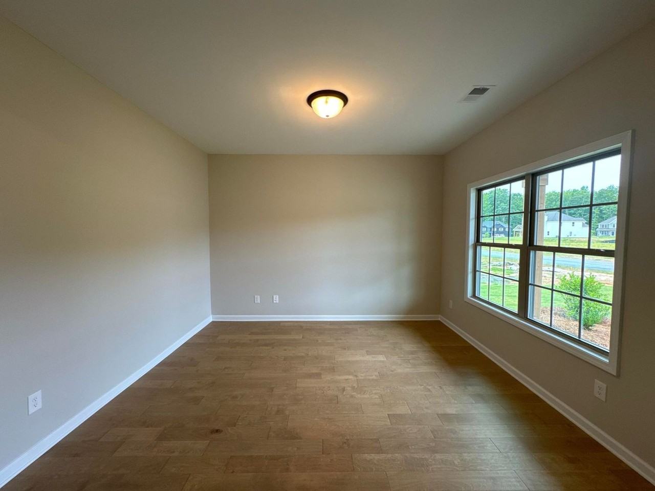 1125 Southall Ln - Photo 3 of 28