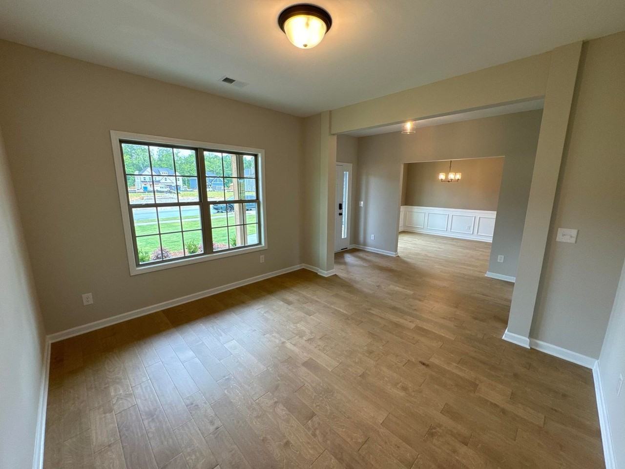 1125 Southall Ln - Photo 4 of 28