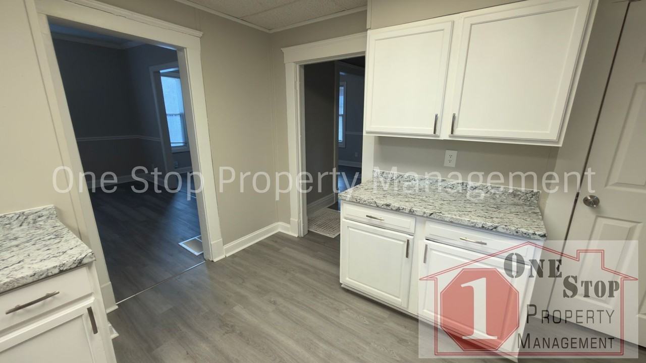 3427 Brooklyn Ave - Photo 7 of 20