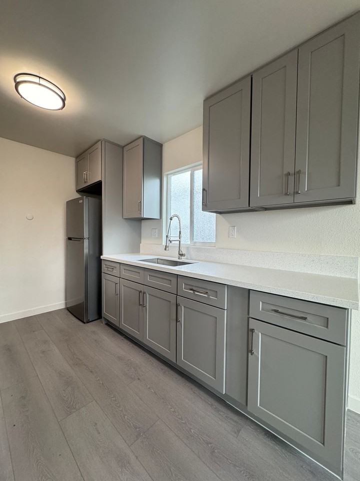 3540 & 3540 1/2 6th St - Photo 4 of 17