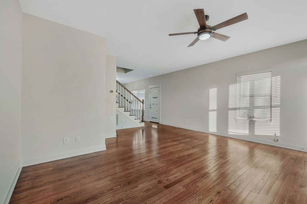 123 Berry St - Photo 5 of 23