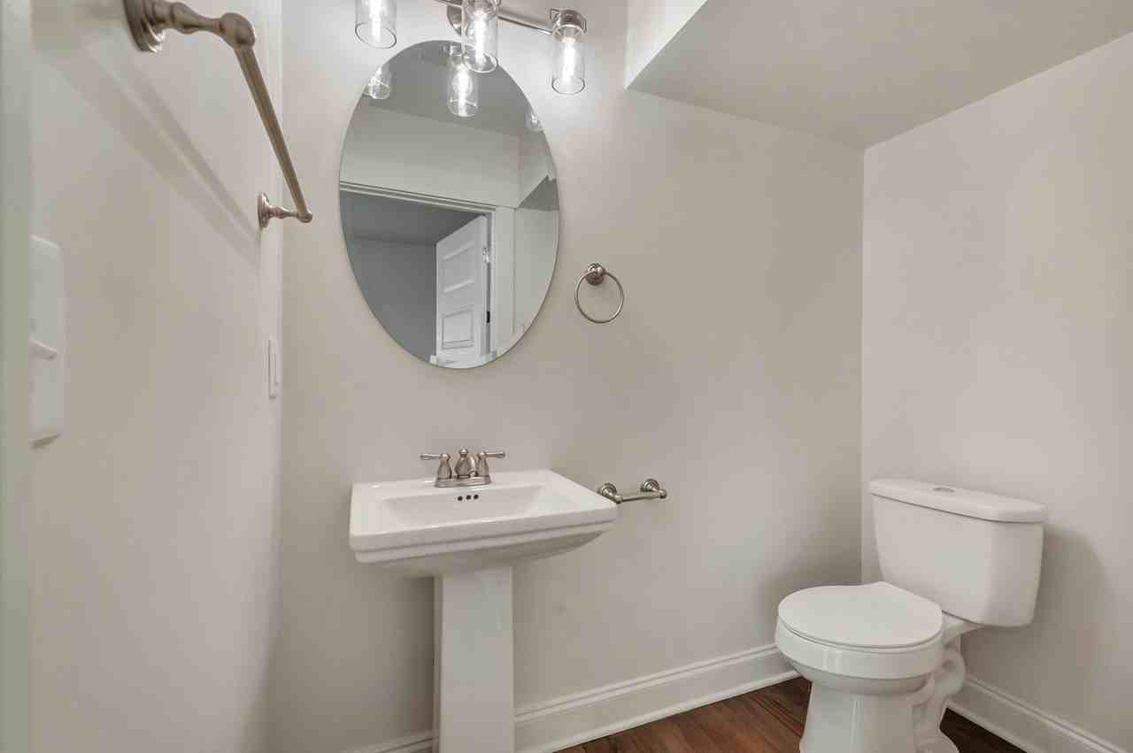 123 Berry St - Photo 6 of 23