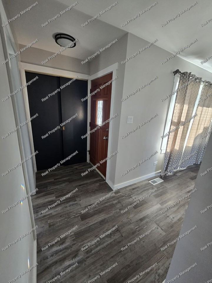 3103 Lois Pl - Photo 2 of 11