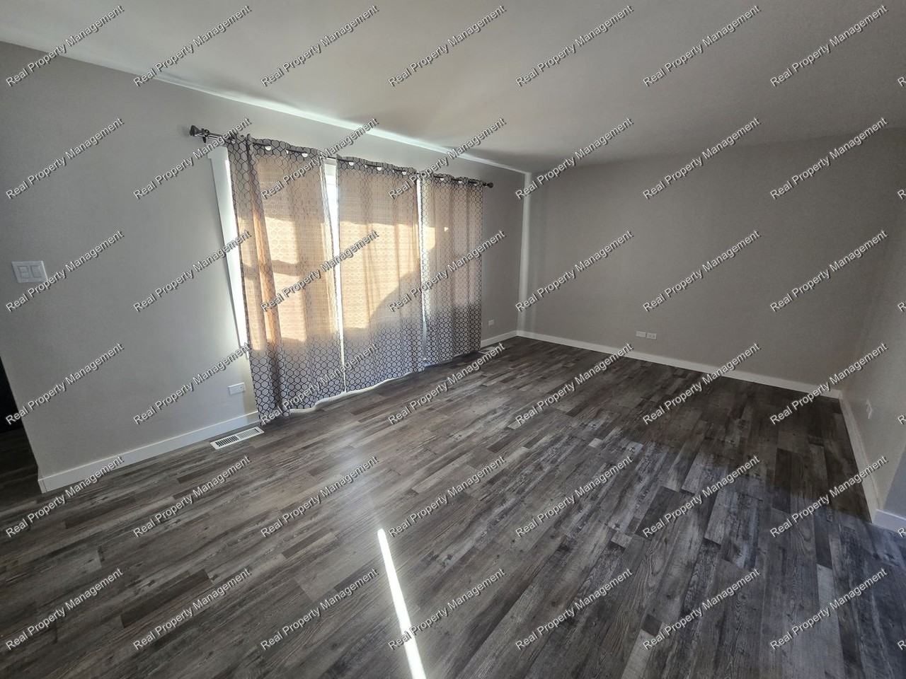 3103 Lois Pl - Photo 3 of 11