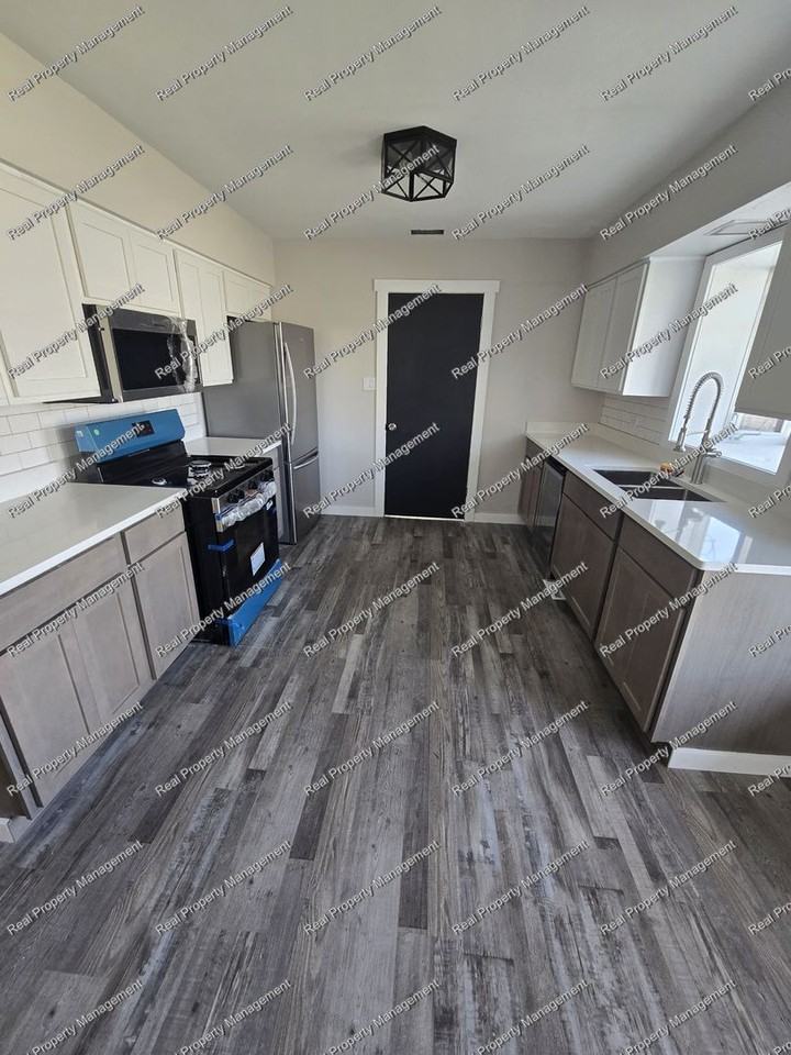 3103 Lois Pl - Photo 5 of 11