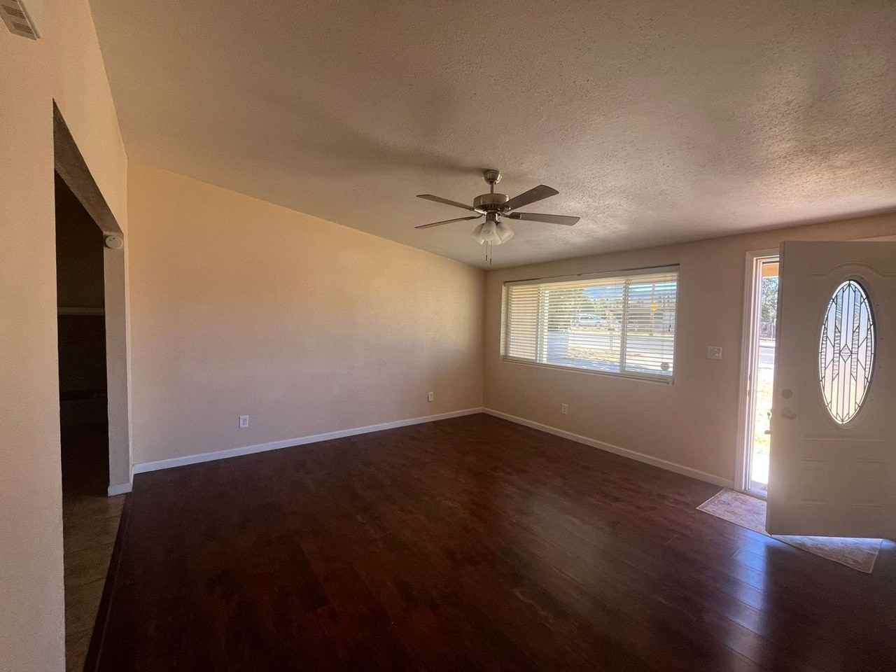 611 S Carmichael Ave - Photo 3 of 26