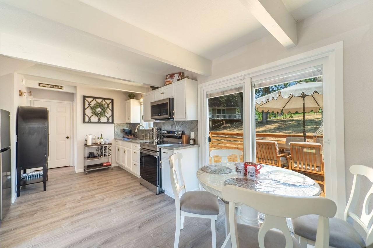 19220 Pleasantview Dr - Photo 7 of 24