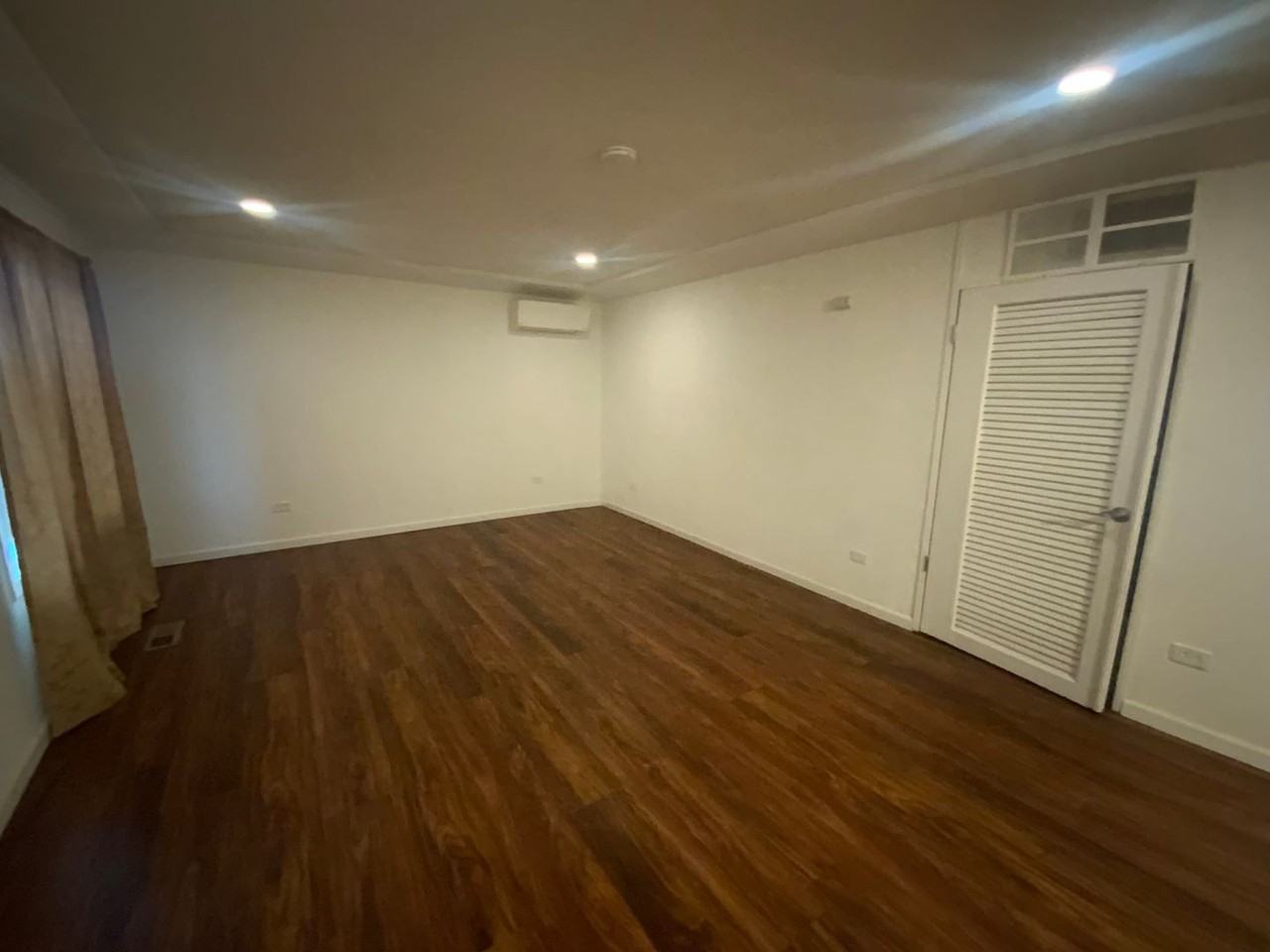 810 E 63rd St - Photo 2 of 16