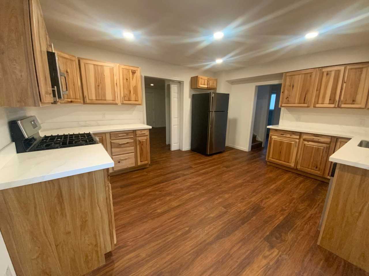 810 E 63rd St - Photo 5 of 16