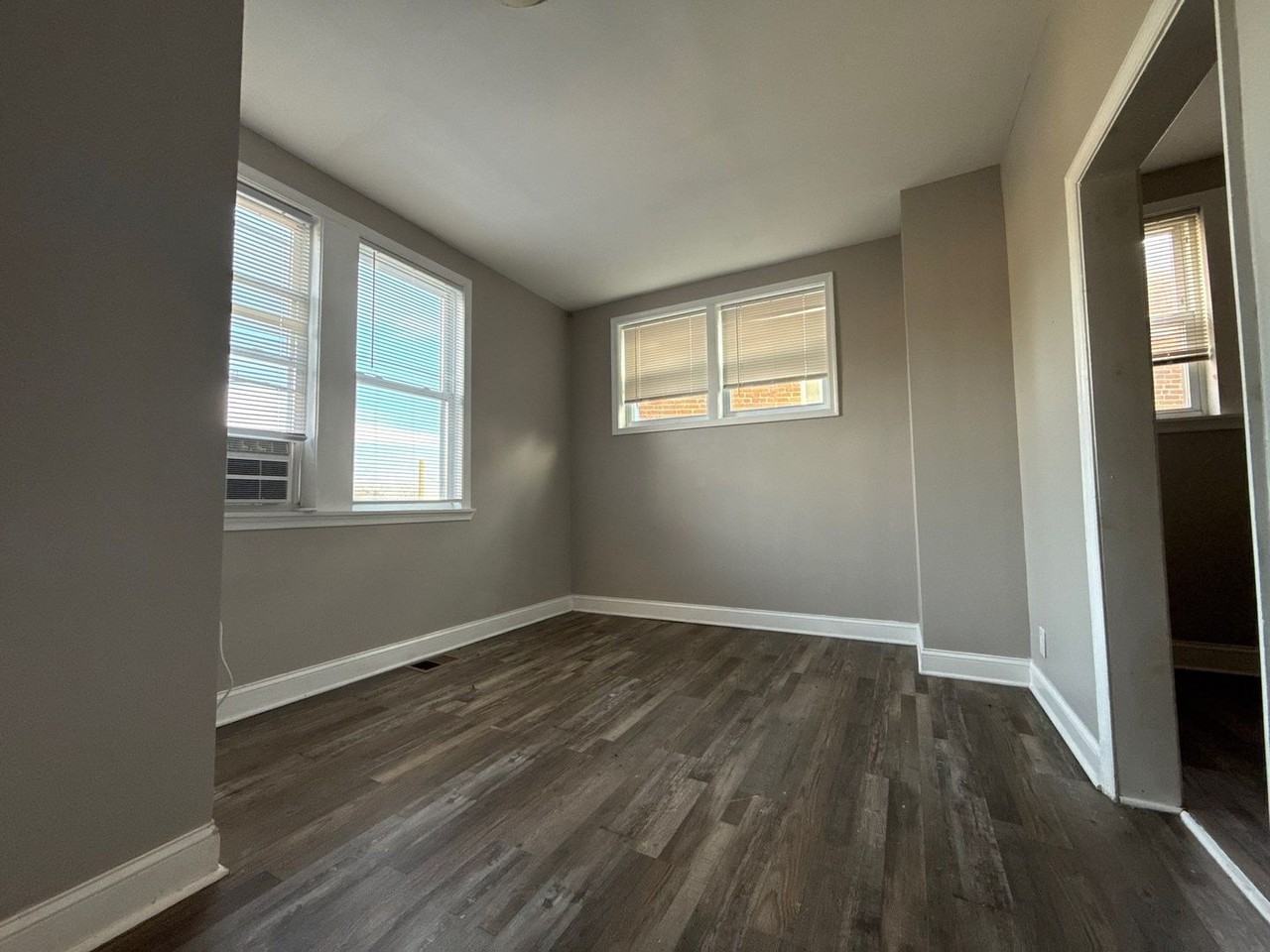 2525 W Cold Spring Ln - Photo 4 of 20