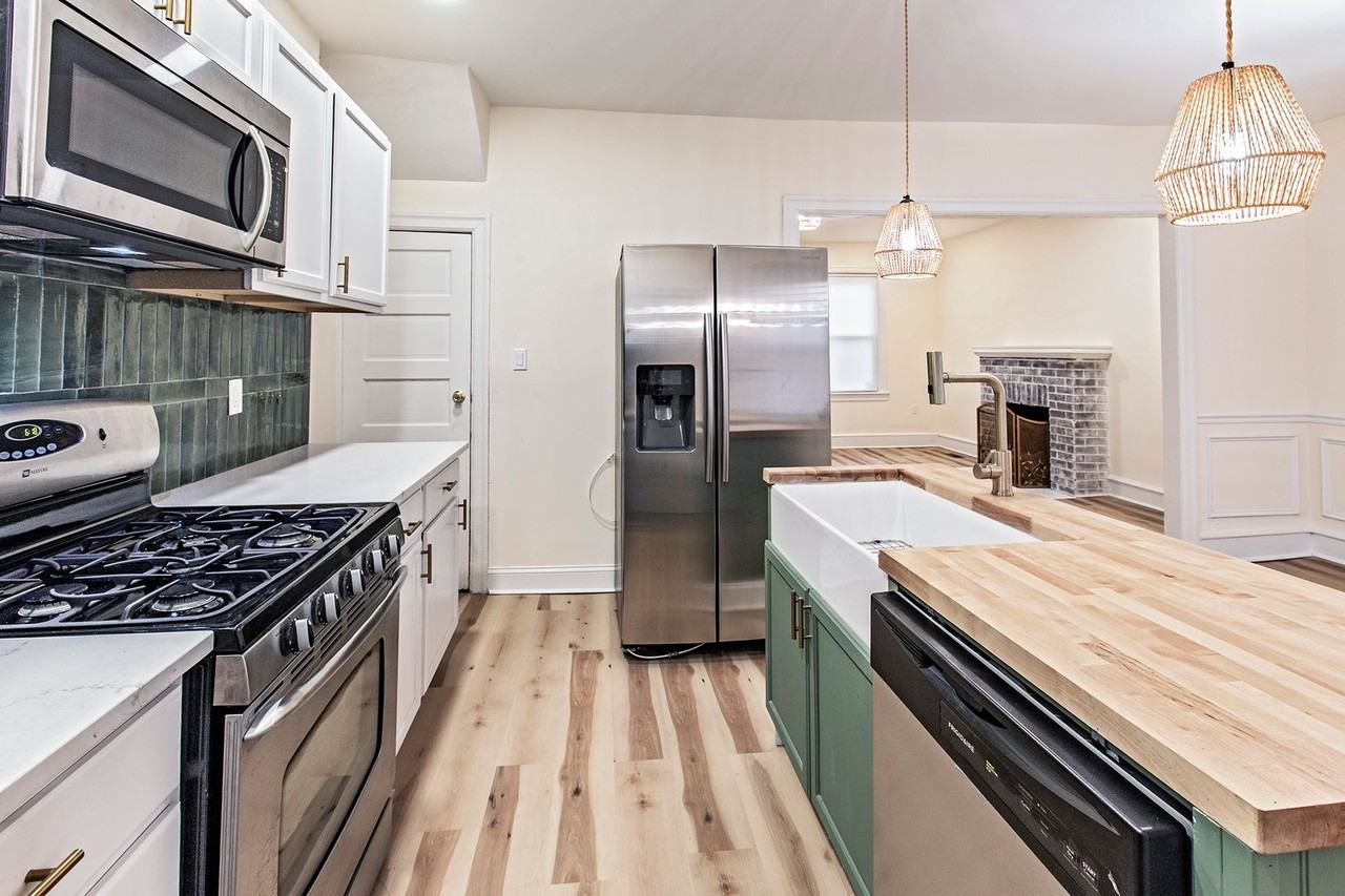 205 E 25th St - Photo 2 of 15